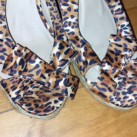 Peep toe shoes - Picture 2 of 6